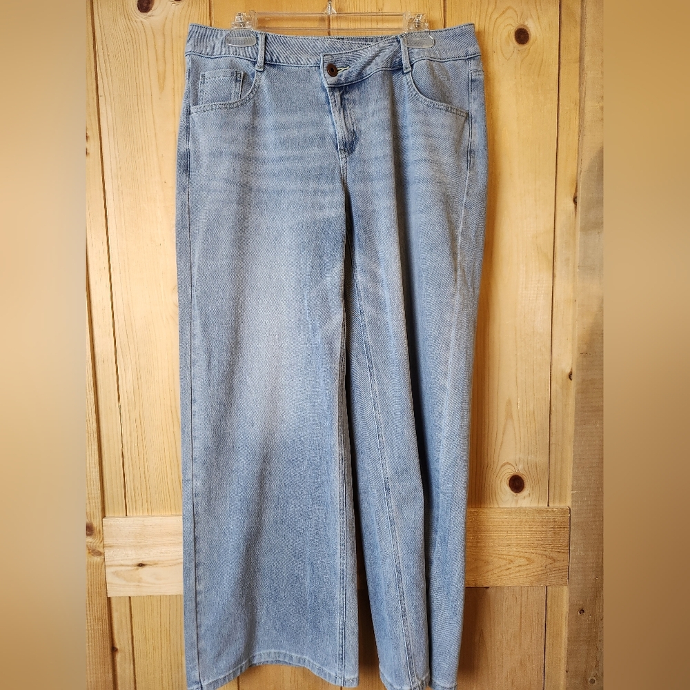 Halara Flex Asymmetric Low Rise Wide-Leg Relaxed Light Wash Denim Jeans NWT